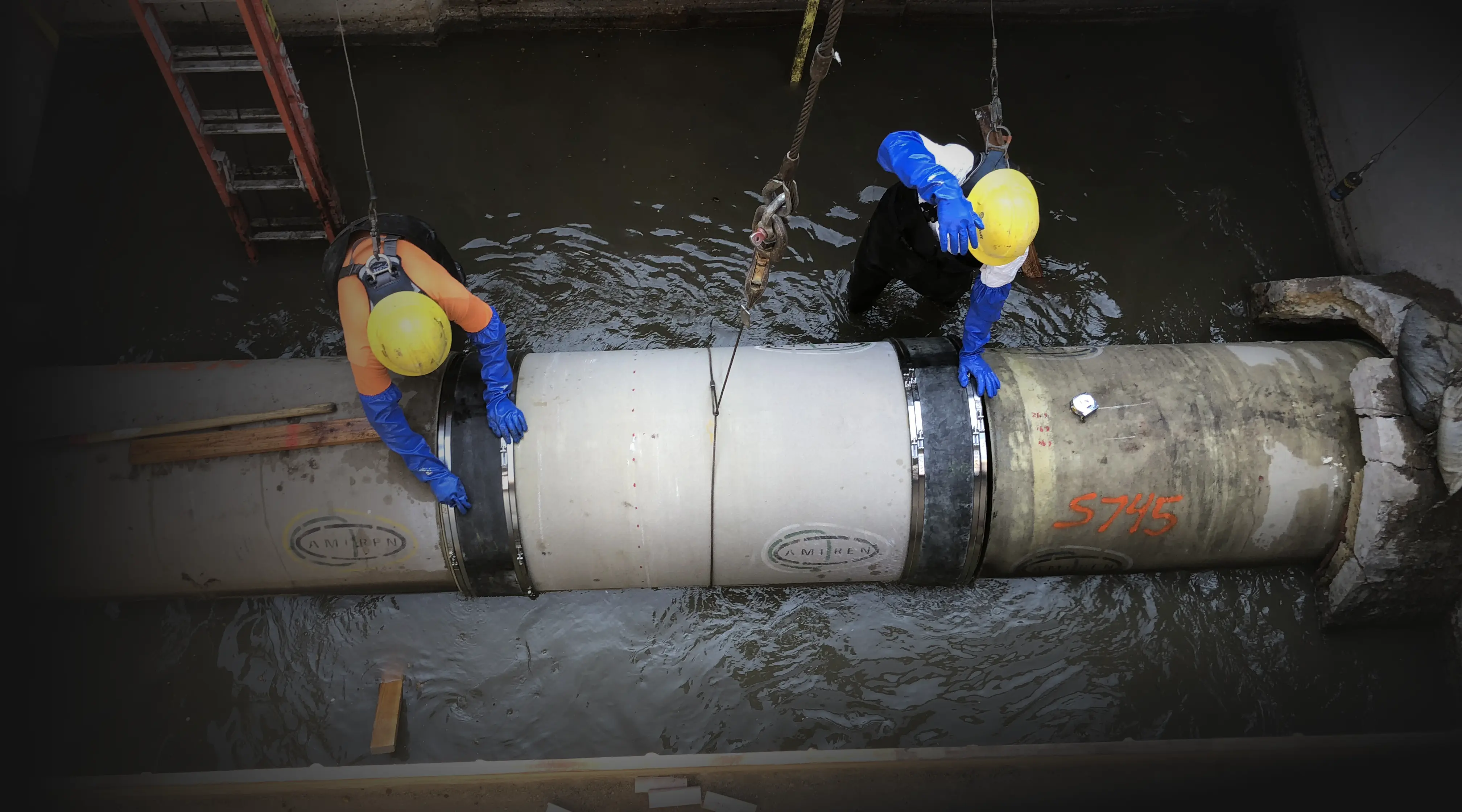 Couplings fitted onto two pipes